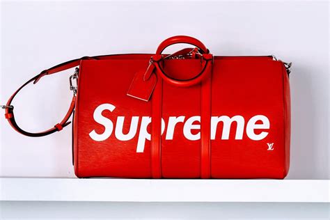 sac louis vuitton supreme noir|louis vuitton x supreme 2017.